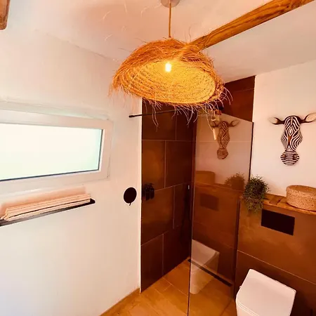 W - - Malaga - Andalucia Lodge